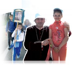 Мая 7-гадовая дачка Ангеліна разам з дапаможным біскупам Гродзенскай дыяцэзіі Юзафам Станеўскім Мая 7-гадовая дачка Ангеліна разам з дапаможным біскупам Гродзенскай дыяцэзіі Юзафам Станеўскім