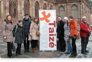 Strasburg. Ks. Antoni Gremza z grupą młodzieży z Grodna Strasburg. Ks. Antoni Gremza z grupą młodzieży z Grodna