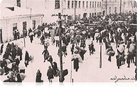 Улица Замковая. Ноябрь 1941 года. Возле входа в гетто №2