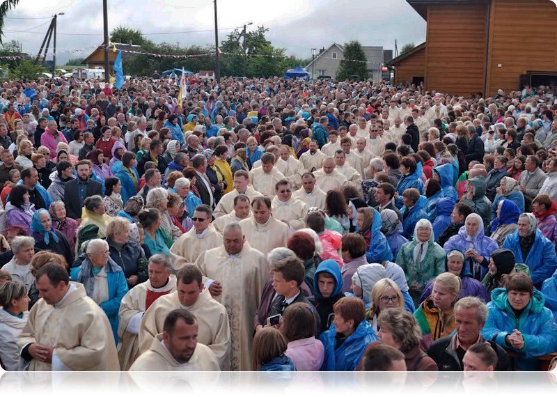 Na uroczystości w sanktuarium Matki Bożej w Trokielach co roku przybywają tysiące wiernych