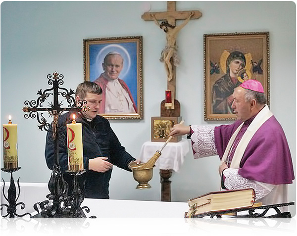 Bp Aleksander Kaszkiewicz poświęcił kaplicę św. Jana Pawła IIw ramach wizytacji kanonicznej dekanatu Ostrowiec