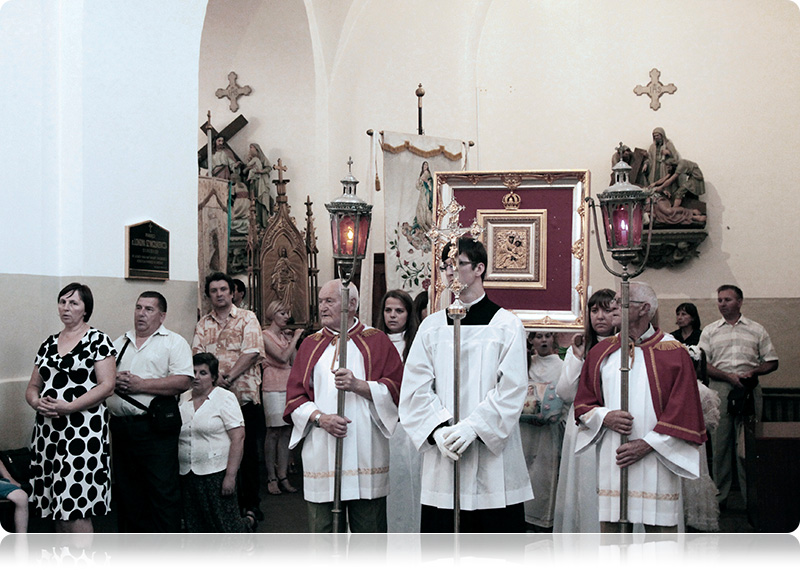 Nieoddzielną częścią uroczystości ku czci Matki Bożej Kongregackiej jest procesja z kopią cudownego obrazu