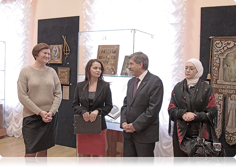 Podczas uroczystego otwarcia wystawy w Grodzieńskim Państwowym Muzeum Historii Religii