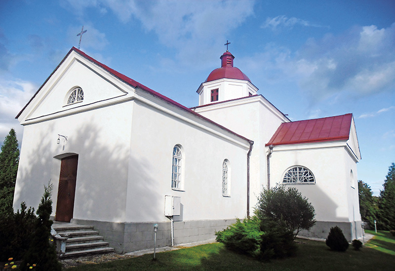 Świątynia parafialna w Łabnie
