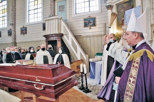 Памерлы святар на працягу 21 года служыў  у мясцовай парафіі i парафіі св. Андрэя Баболі ў Градоўшчыне.