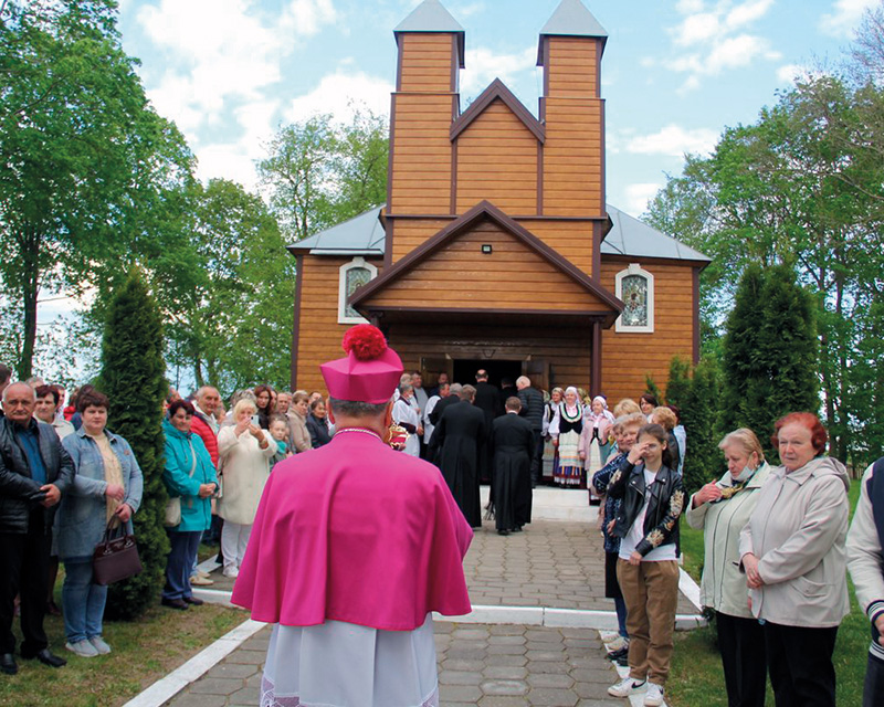 W uroczystość odpustową z okazji wspomnienia liturgicznego św. Andrzeja Boboli do miejscowego kościoła przybyły relikwie świętego.