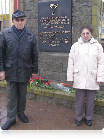Grigorij Chasyd. W idisz jego imię brzmi jako Chirsz, po hebrajsku – Cwi, a tłumaczy się jako „jeleń”. Podczas wojny stracił ojca Nisana Chasyda, mamę – Dorę, siostrę Noemi. Zginęli również wszyscy jego krewni (mama miała siedmioro rodzeństwa). Przeżył tylko jeden wujek, który w 1944 r, w październiku przyjeżdżał do Grodna, ale 7 kwietnia 1945 roku zginął pod Kaliningradem.