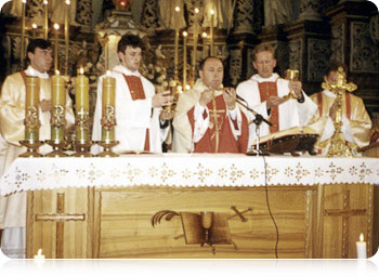 Podczas uroczystości pierwszych święceń kapłańskich absolwentów naszego Seminarium w Katedrze grodzieńskiej