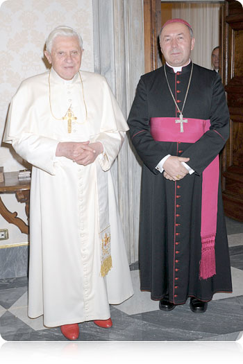 Watykan. Grudzień  spotkanie Ojca Świętego z Księdzem Biskupem podczas wizyty Ad Limina Apostolorum.