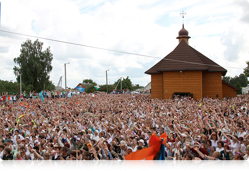 Liczba uczestników diecezjalnego święta w Trokielach waha się od 12 do 15 tysięcy.