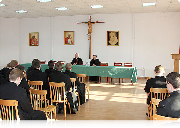 Seminarzyści aktywnie uczestniczą w spotkaniu z Nuncjuszem Apostolskim