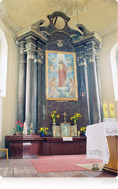 Ołtarz główny w kościele św. Mikołaja