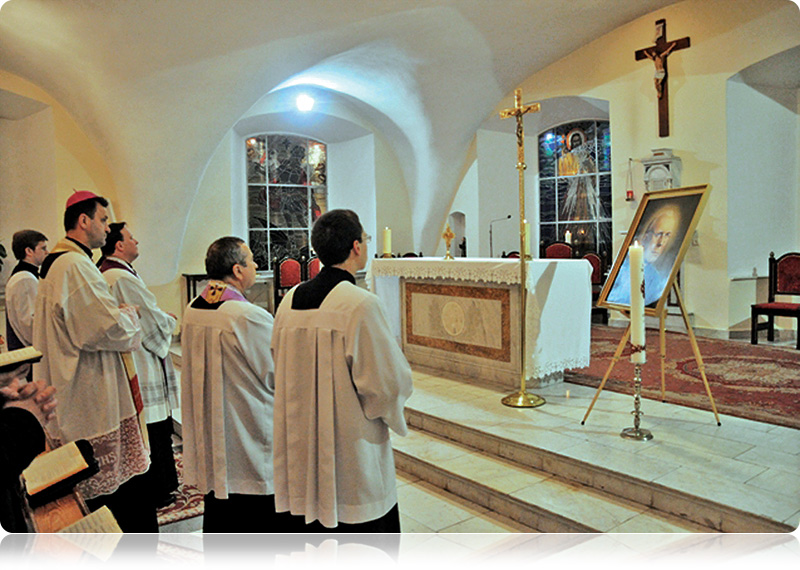 Wniesienie relikwii bł. ks. Michała Sopoćki do WSD odbyło się 18 lutego. Od tego czasu relikwie będą przechowywane w kaplicy seminaryjnej