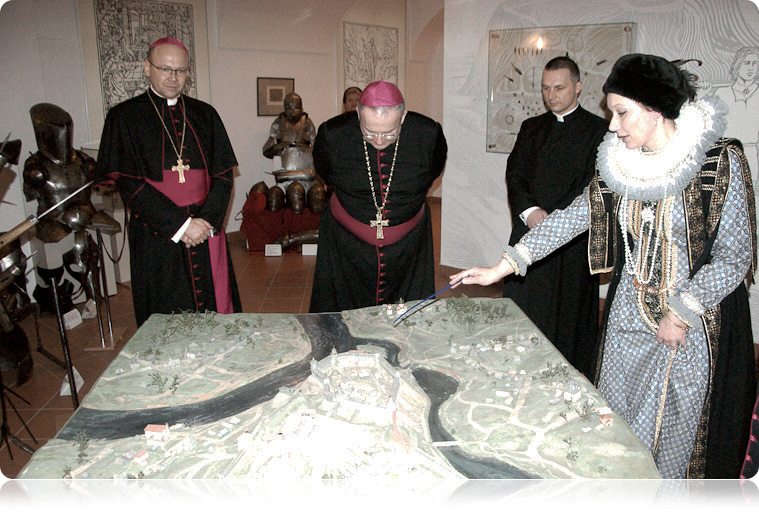 Na początku lutego arcybiskup Gabor Pinter był w Mohylewie,
gdzie z zainteresowaniem zwiedził Muzeum Historii Miasta
