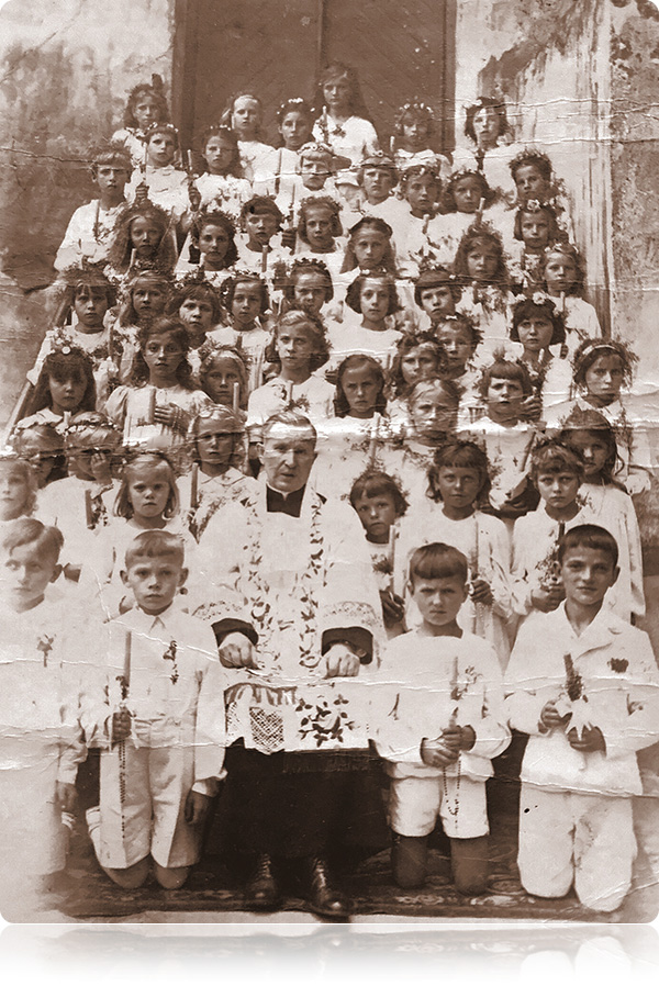 Памятны фотаздымак, зроблены ў дзень  Першай св. Камуніі 9 ліпеня 1944 г.