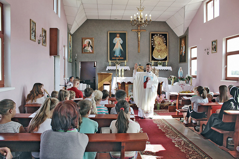 Катэхізацыя дзяцей і моладзі з'яўляецца адным  з прыярытэтных накірункаў у парафіяльным душпастырстве