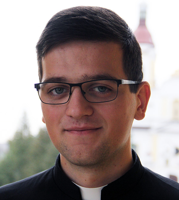 Dk. Tomasz Mikołajczyk,
urodził się 1 kwietnia 1996 roku, pochodzi z parafii Podwyższenia
Krzyża Świętego w Lidzie