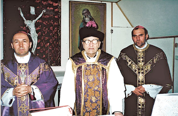 Ks. prałat Józef Grasewicz wraz z ks. biskupem Aleksandrem Kaszkiewiczem i ks. biskupem Antonim Dziemianko