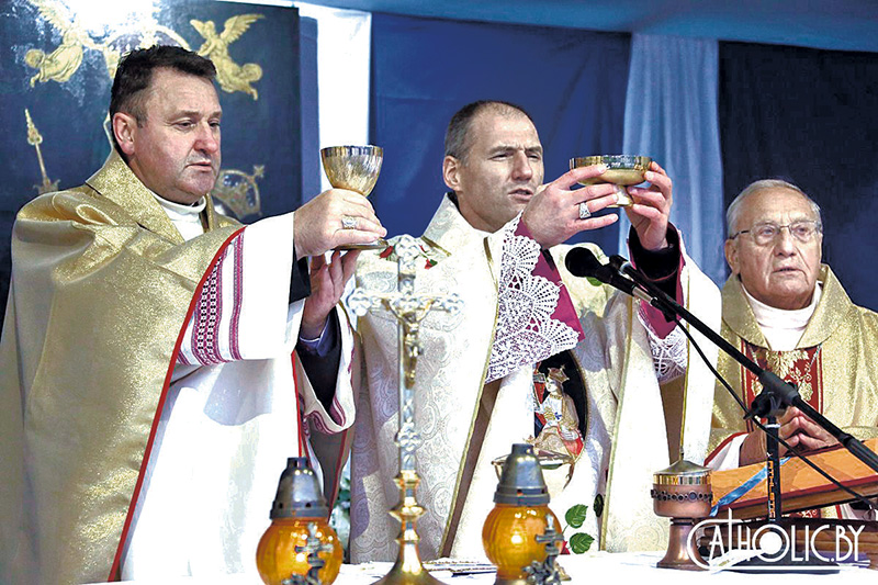 Jubileuszowa uroczystość w Białyniczach pod przewodnictwem biskupa witebskiego Olega Butkiewicza