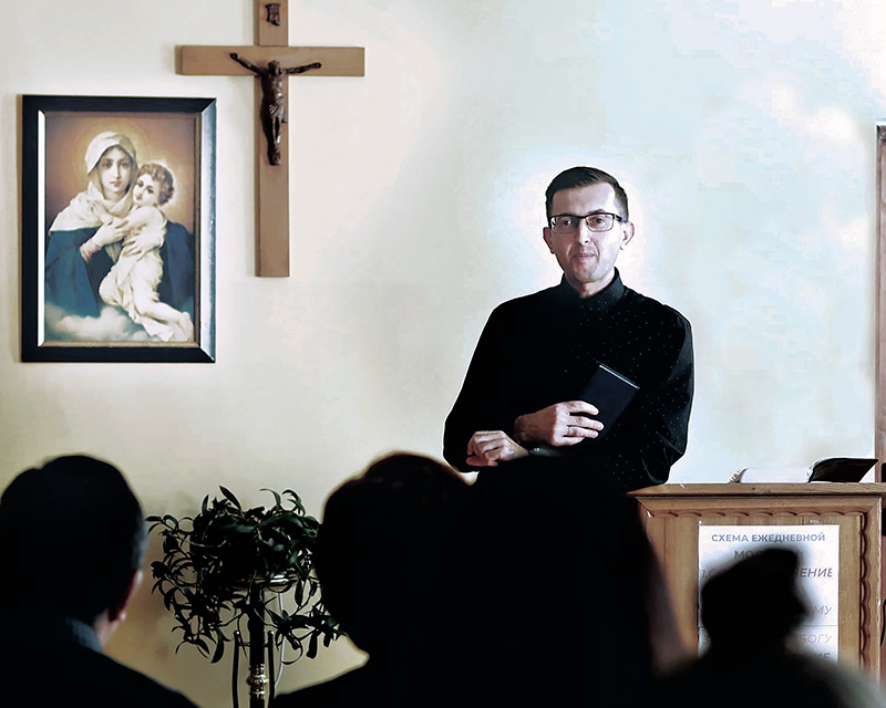 Pan Anatolij Konarski podczas spotkania wspólnoty katolickiej „Echad”, której jest liderem