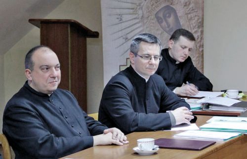 Падчас пасяджэння галоўнай камісіі і старшыняў камісій І Сінода Гродзенскай дыяцэзіі Падчас пасяджэння галоўнай камісіі і старшыняў камісій І Сінода Гродзенскай дыяцэзіі
